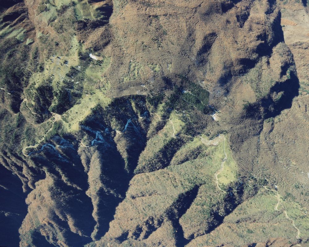 天然石の置物（グレー系）　昆山石　崑山石 加茂川山型石 | 雨竹亭オンラインショップ